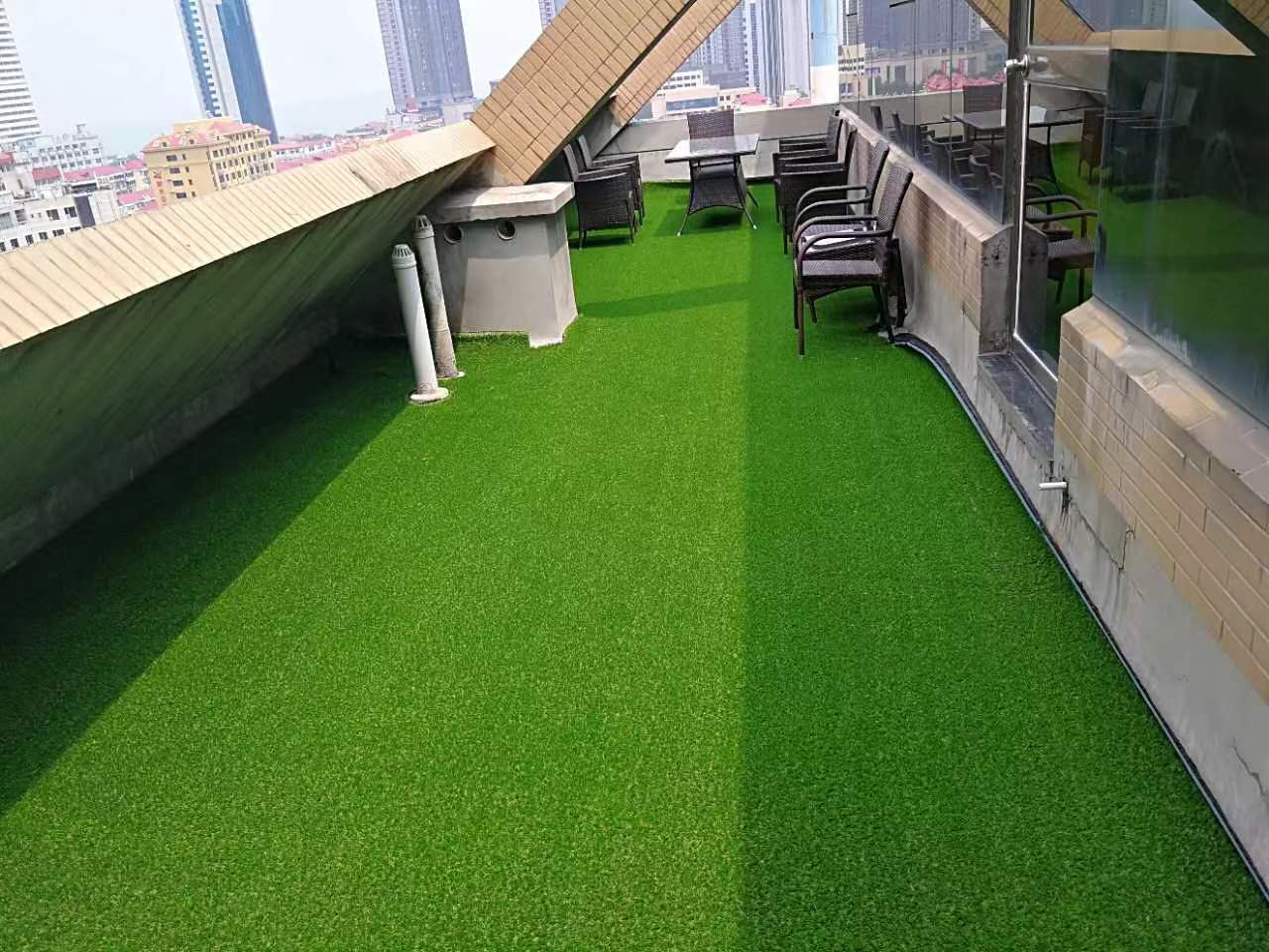 2FTX10FT Outdoor Artificial Grass Runner Rug, Thick Realistic Fake Grass Roll Decor Patio Balcony Garden Lawn, Dog Pets Turf Drain Mat, 1.38" Pile Height